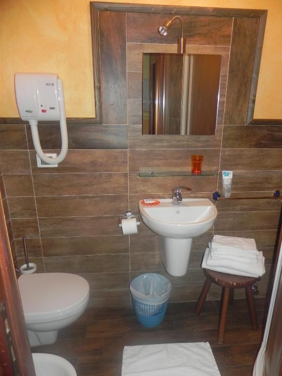 Hotel Trois Etoiles Entracque Pokoj fotografie